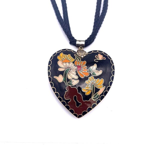 N/A Jewelry - Vintage Enamel Heart Flower Scalloped Pendant Black Braided Cord Necklace 27"